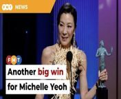 The 60-year-old Malaysian actress, who also won a Golden Globe in January, is tipped to win an Academy Award on March 12.&#60;br/&#62;&#60;br/&#62;&#60;br/&#62;Read More: &#60;br/&#62;https://www.freemalaysiatoday.com/category/leisure/2023/02/27/michelle-yeoh-takes-home-lead-actress-sag-prize/&#60;br/&#62;&#60;br/&#62;Free Malaysia Today is an independent, bi-lingual news portal with a focus on Malaysian current affairs.&#60;br/&#62;&#60;br/&#62;Subscribe to our channel - http://bit.ly/2Qo08ry&#60;br/&#62;------------------------------------------------------------------------------------------------------------------------------------------------------&#60;br/&#62;Check us out at https://www.freemalaysiatoday.com&#60;br/&#62;Follow FMT on Facebook: http://bit.ly/2Rn6xEV&#60;br/&#62;Follow FMT on Dailymotion: https://bit.ly/2WGITHM&#60;br/&#62;Follow FMT on Twitter: http://bit.ly/2OCwH8a &#60;br/&#62;Follow FMT on Instagram: https://bit.ly/2OKJbc6&#60;br/&#62;Follow FMT on TikTok : https://bit.ly/3cpbWKK&#60;br/&#62;Follow FMT Telegram - https://bit.ly/2VUfOrv&#60;br/&#62;Follow FMT LinkedIn - https://bit.ly/3B1e8lN&#60;br/&#62;Follow FMT Lifestyle on Instagram: https://bit.ly/39dBDbe&#60;br/&#62;------------------------------------------------------------------------------------------------------------------------------------------------------&#60;br/&#62;Download FMT News App:&#60;br/&#62;Google Play – http://bit.ly/2YSuV46&#60;br/&#62;App Store – https://apple.co/2HNH7gZ&#60;br/&#62;Huawei AppGallery - https://bit.ly/2D2OpNP&#60;br/&#62;&#60;br/&#62;#FMTNews #MichelleYeoh #SAGAwards #LeadFemaleActress #BigWin